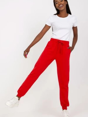Zdjęcie produktu Czerwone dresowe spodnie basic jogger BASIC FEEL GOOD