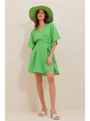 Zdjęcie produktu Defile Sukienka w kolorze zielonym rozmiar: M
