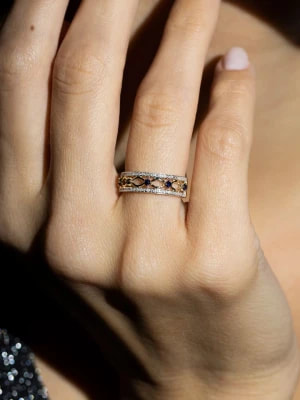 Zdjęcie produktu DIAMANTA Złoty pierścionek "Sapphire Crown" z diamentami i szafirami rozmiar: 60
