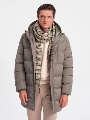 Zdjęcie produktu Długa zimowa kurtka męska pikowana o satynowym wykończeniu - khaki V1 OM-JALJ-0147
 -                                    XXL