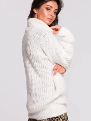 Zdjęcie produktu Długi sweter z golfem - biały Merg