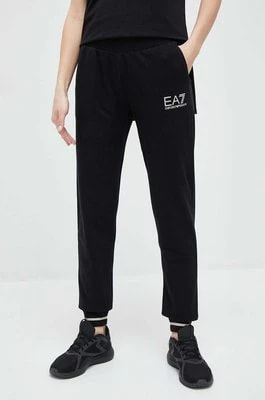Zdjęcie produktu EA7 Emporio Armani spodnie dresowe kolor czarny z nadrukiem