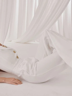 Zdjęcie produktu Elegancki biały kombinezon TARANKO