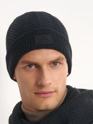 Zdjęcie produktu Granatowa czapka męska w jodełkę OCHNIK