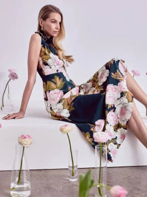 Zdjęcie produktu Granatowa sukienka z wiskozy w kwiaty TARANKO
