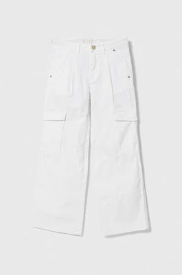 Zdjęcie produktu Guess spodnie dziecięce kolor biały gładkie