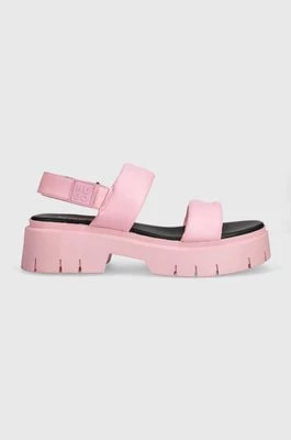 Zdjęcie produktu HUGO sandały skórzane Kris damskie kolor różowy na platformie 50517374