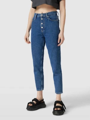 Zdjęcie produktu Jeansy o kroju mom fit z detalem z logo model ‘JEAN’ Calvin Klein Jeans