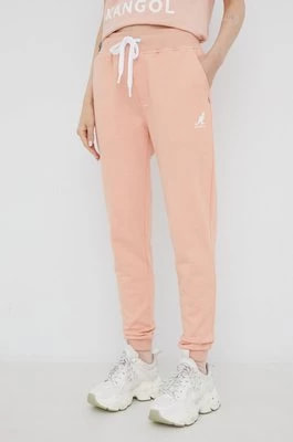 Zdjęcie produktu Kangol spodnie dresowe bawełniane damskie kolor różowy gładkie