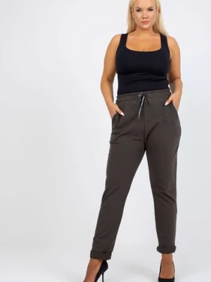 Zdjęcie produktu Khaki dresowe spodnie plus size z kieszeniami Savage RELEVANCE