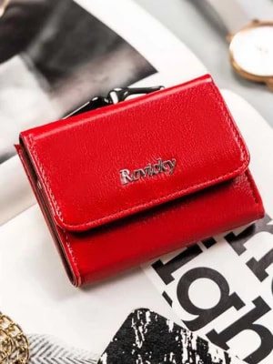 Zdjęcie produktu Klasyczny, mały portfel damski czerwony na bigiel i zatrzask - Rovicky
