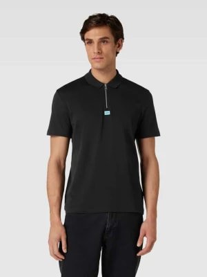Zdjęcie produktu Koszulka polo o kroju regular fit z naszywką z logo model ‘Deresom’ HUGO