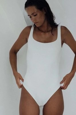 Zdjęcie produktu MUUV. jednoczęściowy strój kąpielowy CLASSIC OPENBACK WAFFLE kolor biały miękka miseczka