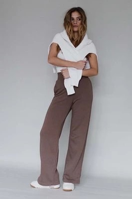 Zdjęcie produktu MUUV. spodnie dresowe bawełniane Fin Cotton kolor brązowy gładkie