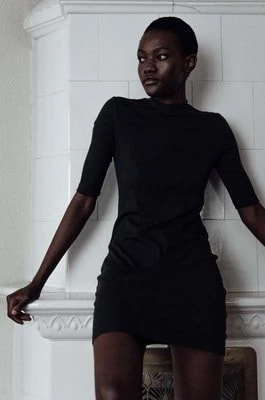 Zdjęcie produktu MUUV. sukienka kolor czarny mini dopasowana