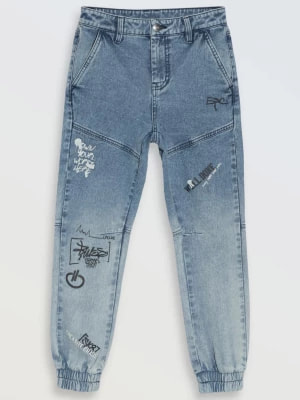Zdjęcie produktu Niebieskie spodnie jeansowe typu joggery z nadrukami na nogawkach
