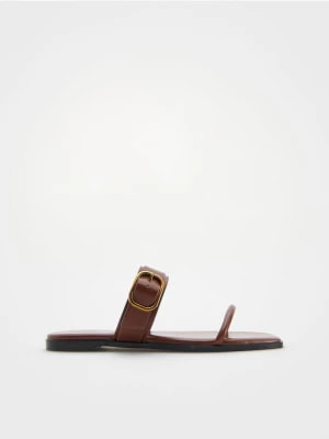 Zdjęcie produktu Reserved - Skórzane klapki z klamrą - brązowy