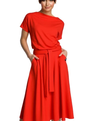 Zdjęcie produktu Rozkloszowana sukienka midi z paskiem w talii zbluzowana góra czerwona Be Active