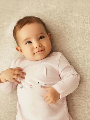 Zdjęcie produktu Różowa bluzka niemowlęca z długim rękawem - aplikacja 3D 5.10.15.