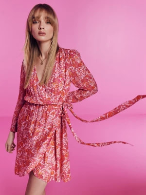 Zdjęcie produktu Różowa wiskozowa sukienka z kopertowym dekoltem TARANKO