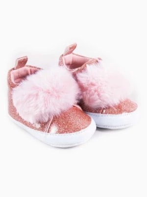 Zdjęcie produktu Różowe buciki niemowlęce brokatowe z pomponem Yoclub