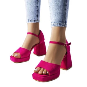 Zdjęcie produktu Różowe sandały na modnym obcasie Vinceza Inna marka
