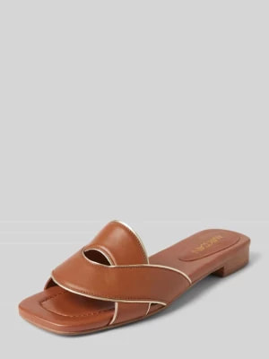 Zdjęcie produktu Sandały skórzane z paskami w kontrastowym kolorze Marc Cain Bags & Shoes
