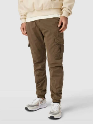Zdjęcie produktu Spodnie sportowe z kieszeniami cargo w jednolitym kolorze Urban Classics