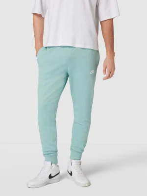 Zdjęcie produktu Spodnie dresowe z wyhaftowanym logo model ‘club’ Nike
