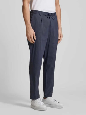 Zdjęcie produktu Spodnie o kroju regular fit z mieszanki lnu z zakładkami w pasie model ‘Perin’ Boss