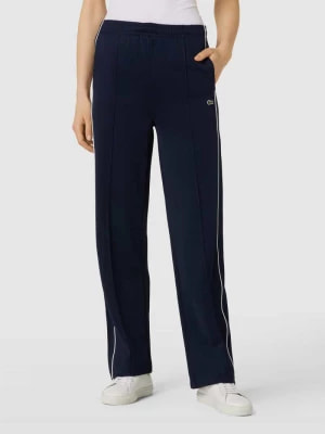 Zdjęcie produktu Spodnie typu track pants o kroju regular fit z wypustkami w kontrastowym kolorze model ‘Interlock’ Lacoste Sport