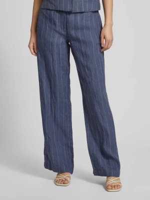 Zdjęcie produktu Spodnie w stylu Marleny Dietrich o luźnym kroju ze wzorem w cienkie prążki LANIUS