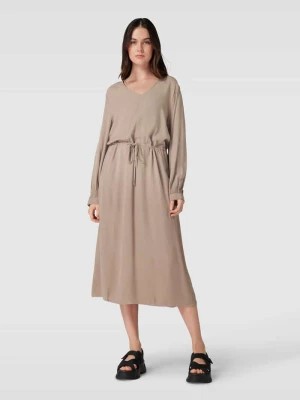 Zdjęcie produktu Sukienka midi z dekoltem w serek model ‘Elianna’ Soft Rebels