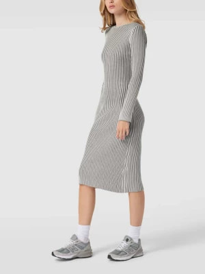 Zdjęcie produktu Sukienka midi z wycięciem model ‘Ebba’ Gina Tricot
