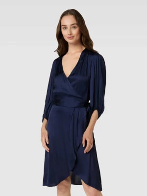 Zdjęcie produktu Sukienka o długości do kolan w kopertowym stylu model ‘Eline’ Soaked in Luxury