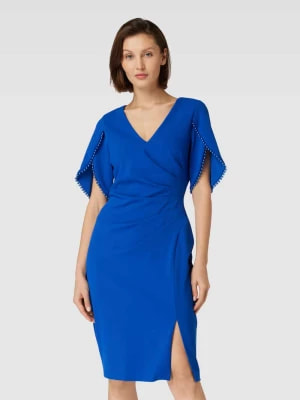 Zdjęcie produktu Sukienka w jednolitym kolorze z asymetrycznymi wykończeniami Adrianna Papell
