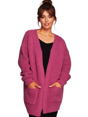 Zdjęcie produktu Sweter kardigan bez zapięcia z ozdobnym splotem i kieszeniami róż BE Knit