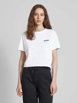 Zdjęcie produktu T-shirt krótki z obszyciem ozdobnymi kamieniami model ‘SKYLAR’ Guess Activewear