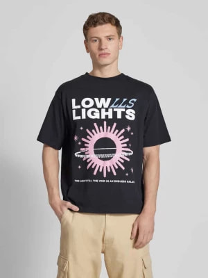 Zdjęcie produktu T-shirt o kroju relaxed fit z nadrukiem z motywem model ‘Galaxy’ Low Lights Studios