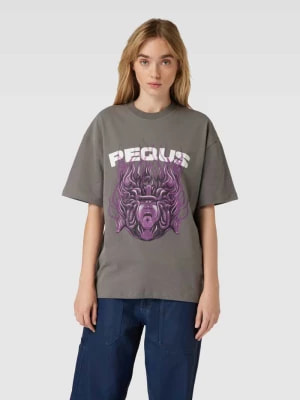 Zdjęcie produktu T-shirt z nadrukiem z logo i motywem model ‘Medusa’ PEQUS