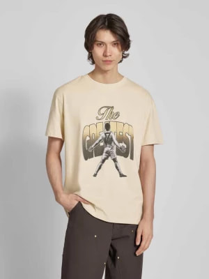Zdjęcie produktu T-shirt z nadrukiem z motywem i napisem model ‘Greatest’ mister tee