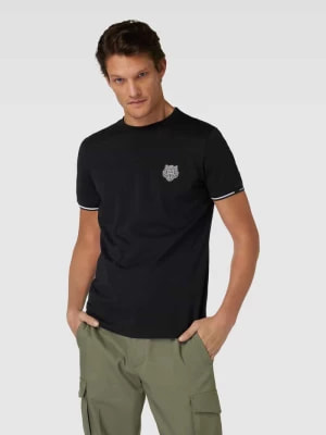Zdjęcie produktu T-shirt z naszywką z motywem i paskami w kontrastowym kolorze Antony Morato