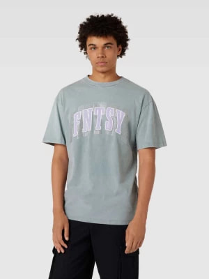 Zdjęcie produktu T-shirt z obniżonymi ramionami FNTSY