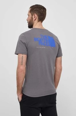 Zdjęcie produktu The North Face t-shirt bawełniany męski kolor szary z nadrukiem NF0A87EW0UZ1