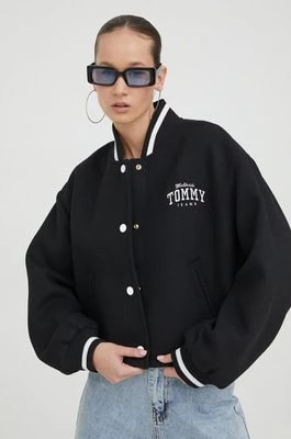 Zdjęcie produktu Tommy Jeans kurtka bomber z domieszką wełny kolor czarny przejściowa DW0DW17236