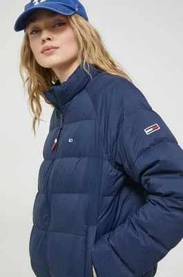 Zdjęcie produktu Tommy Jeans kurtka puchowa damska kolor granatowy przejściowa