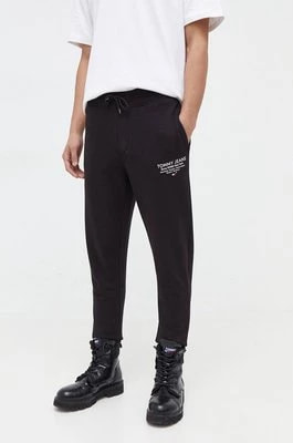 Zdjęcie produktu Tommy Jeans spodnie dresowe bawełniane kolor czarny z nadrukiem DM0DM18357