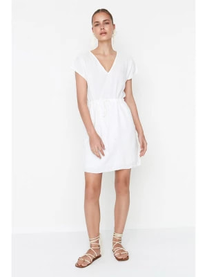 Zdjęcie produktu trendyol Sukienka w kolorze białym rozmiar: 40