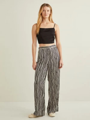 Zdjęcie produktu Yerse Spodnie w kolorze czarno-białym rozmiar: S