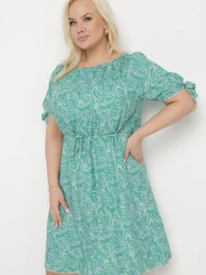 Zdjęcie produktu Zielona Sukienka Bawełniana z Hiszpańskim Dekoltem Ozdobiona Wzorem Paisley Zariatia